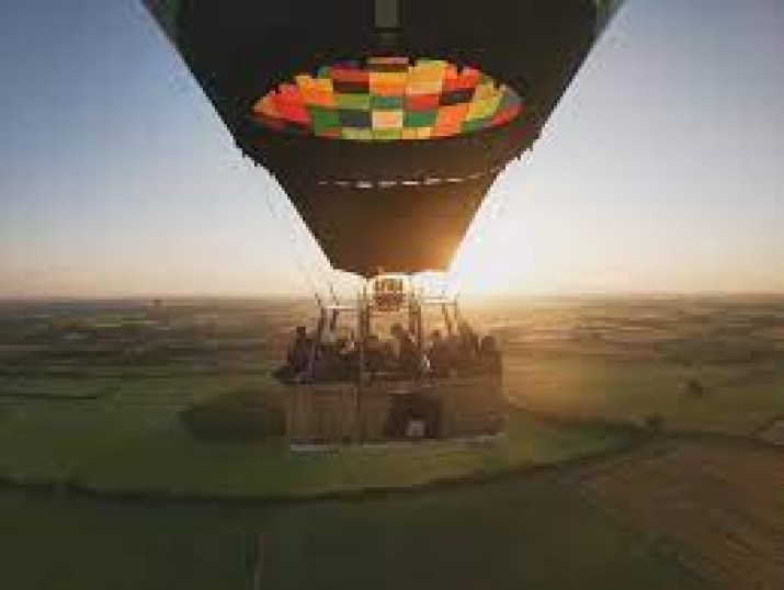 Discover the best balloon tour deals in Cappadocia, enjoy stunning views, and float above fairy chimneys with affordable and unforgettable packages